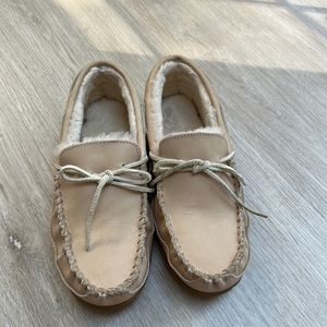 Size 9 LL Bean slipper